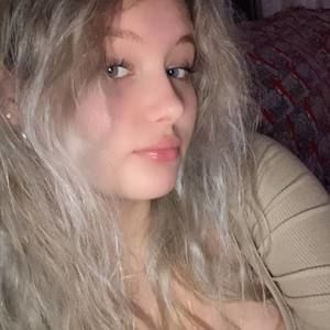 Meet your Posher, Alexia